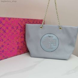 Sac de luxe sac à main designer le sac féminin Nouveau sac fourre-tout en nylon de banlieue maman maman manuel de chaîne légère de la chaîne de la mode shopping femme