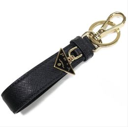 Porte-clés de marque de luxe Prad porte-clés triangle en métal pour la mode hommes femmes charme de créateur en cuir porte-clés sac de mode pendentif meilleurs cadeaux d'amoureux