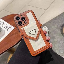 Étuis de téléphone de marque de luxe pour Apple 14plus 12mini 11 Series Triangle signe en métal sac à main porte-carte poche couverture complète étui de téléphone portable