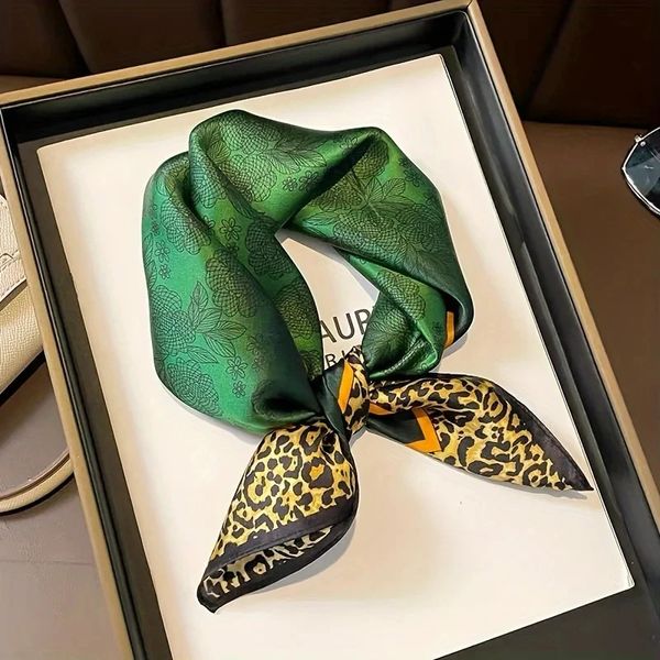 Brand de luxe Leopard Print carré Hijab Écharpe Imitation Silk Green petit cou élégant Casual Headscarf 240430