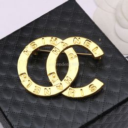 Broches de letras de marca de lujo, Broche chapado en oro de 18 quilates, joyería de diamantes de imitación, Broche de diseñador para mujer, broche de perla, Broches para hombres