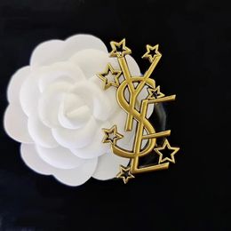 Broches de letras de marca de lujo, broches de diseñador, broches de moda para mujer, broche de oro, accesorios de joyería, regalo para amantes