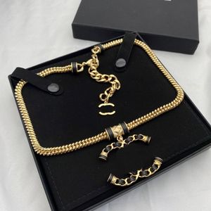 Collier pendentif de lettre de luxe concepteur de collier pour femmes chaîne 18 km collier à collier bijoux accessoires d'anniversaire cadeau