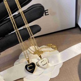 Collier pendentif de lettre de luxe coeur conçu pour les femmes à longue chaîne gold collier de créateur bijoux accessoires exquis couple cadeaux sans boîte