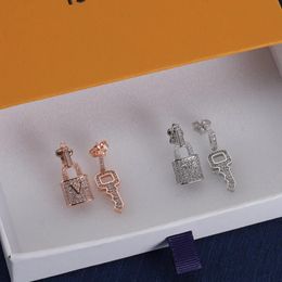 Luxury merk Letters Lock Key Stud Earrings ontwerpers Geometrische beroemde vrouwen Crystal Rhinestone Metal Earring Wedding Party Sieraden No Box