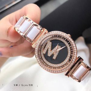 Luxe merkhorloge Vrouwen Meisje Kristal Grote Letters Wijzerplaat Stijl Stalen Matel Band Polshorloge Dames luxe groot merk horloge Kristal Steen Letters met Kristallen M-K