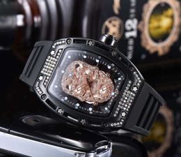 Luxuremerk Mannen van hoge kwaliteit Diamond Quartz Bekijk Hollow Glass Back Stainless Steel Case Rubber Watch