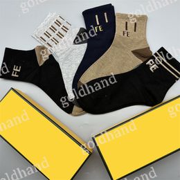 Calcetines para hombres de la marca de lujo Five pares Sport Sock Desinger algodón ALTIONALES ASIELAS SOCKS CANDADORES