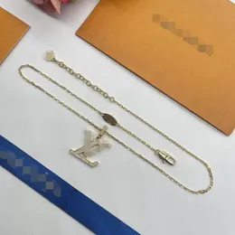 Marca de lujo collar colgante diseñador joyería de moda cjeweler carta chapada en oro cadena de plata para hombres mujer moda tiktok tiene collares joyas VN-31