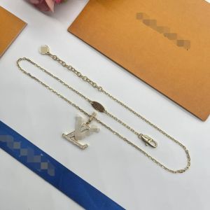 Marca de lujo collar colgante diseñador joyería de moda cjeweler carta chapada en oro cadena de plata para hombres mujer moda tiktok tiene collares joyería VN-31