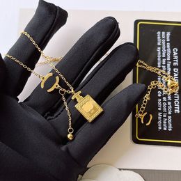 Luxuremerk hangers designer kettingen 18k gouden waterflesletter Hangers Hoogwaardige roestvrijstalen ketting sieraden Vogue dames verjaardagscadeau met doos