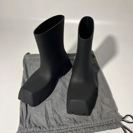 Marque de luxe en caoutchouc bottes de pluie femmes couleur unie bottines pour femmes talon épais plate-forme bottes femmes bout carré sans lacet bottes 240202