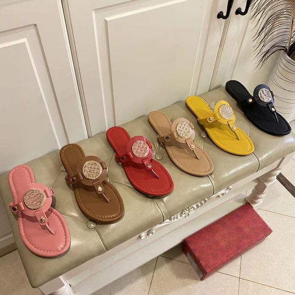 Sandalias de marca de lujo para mujer, chanclas, zapatillas, nuevas sandalias deslizantes de goma, zapatillas de mujer con brocado floral, parte inferior plana, nueva zapatilla de verano, zapatos con estampado geométrico