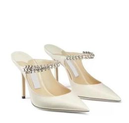 Sandales de marque de luxe en cuir verni, ceinture étroite perlée, chaussures d'été pointues pour dames, robe de mode, dîner, fête de mariage, chaussures de marche