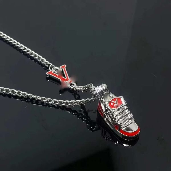 Marque de luxe Chaussures Chaussures Designer Pendentif Colliers Femmes Hommes Rétro Vintage Hip Hop Goth Livre Moissanite Chaîne Choke Rouge Diamant Neckla 5036