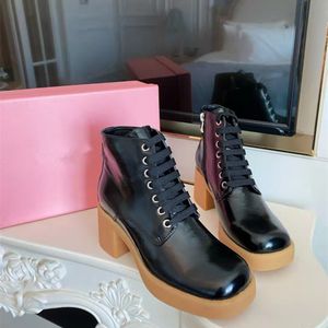 Luxe Merk Schoenen Dames Mode Designer Western Boots Nieuwe Glanzende Lederen Dikke Sole Chunky Hak Enkellaars Mujer