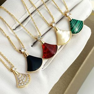 Luxury merk rok ketting mannen en vrouwen witte fritillary sleutelbeen keten hoogwaardige modepaar hanger kerstvalentijn2463