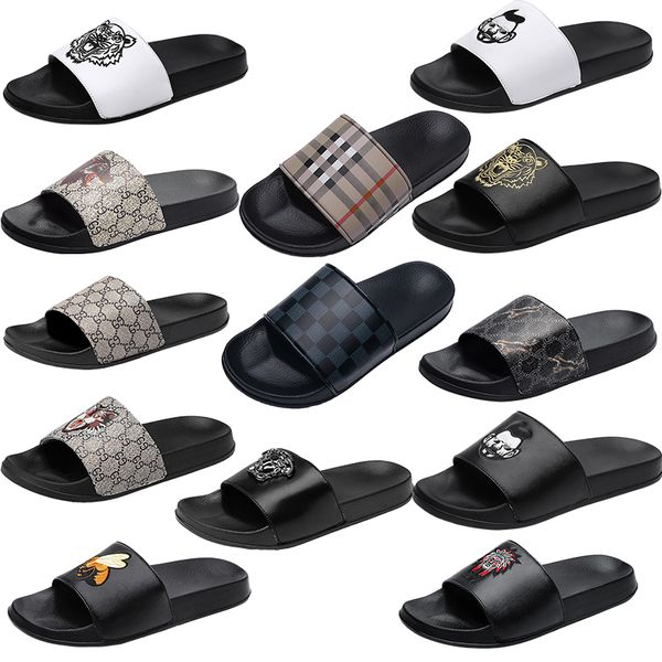 Marque de luxe Diapositives Sandales Designer pantoufles Chaussures avatar Dessin animé correct Motif de grille Summer Beach Slipper Flat hommes plate-forme tongs baskets