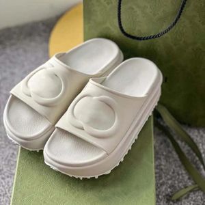 pantofole di marca di lusso scivolano alla moda scarpe da donna da spiaggia assolate pantofole designer donne signore cava sandali con plateau sexy adorabili pantofola con tacco piatto di alta qualità