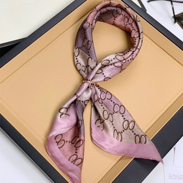 Marque de luxe Printemps Été Foulards En Soie Femmes Foulard Carré 70 cm Foulard Élégant Lettres Imprimées Petit Pashmina Style Polyvalent Foulard