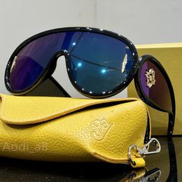 Lunettes de soleil de marque de luxe super cool Polarise Eyeglass Lowes Lunes For Charm Men Femmes créatrices de mode Lunettes de soleil plage avec boîte