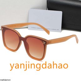 Brand de luxe Vintage Sunglasses Square pour l'homme et les femmes verres de soleil Fashion Designer de mode Câtier de conduite Lunettes de soleil UV400 Gradient Lens Small Frame
