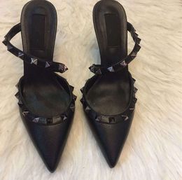 Marque de luxe femmes sandales à talons hauts Rivets chaussures de mariage à bouts pointus 6 cm 8 cm 10 cm Super sandale avec sac à poussière 35-44 qhtg