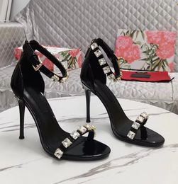 Luxuremerk Women Keira gepolijste kalfsleer sandalen schoenen met strass Patent Leather High Heel Lady Party Wedding Gladiator Sandalias EU35-43
