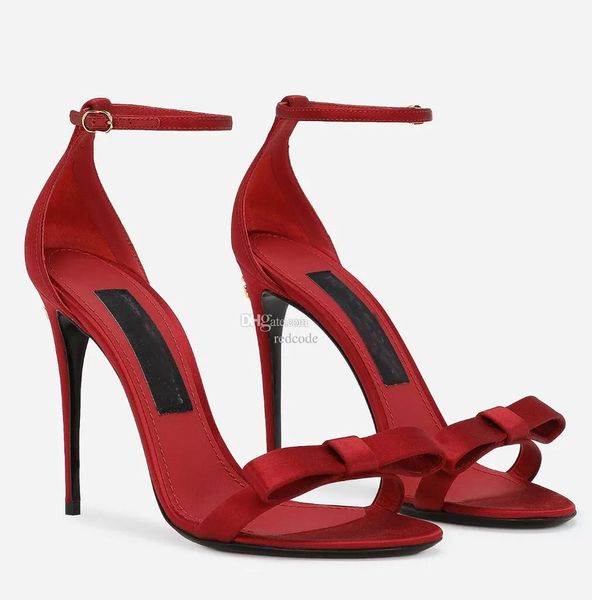 Marque de luxe femmes Keira sandales chaussures Satin Bow talons hauts noir rouge fête mariage pompes gladiateur Sandalias avec boîte.EU35-43