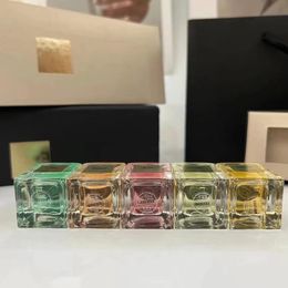 Luxury merk vrouwen mannen parfum set 7,5 ml met 5 % langdurige goede geur jasmine rose gardenia geur parfum geur 5 in 1 kit snel schip