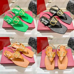 Marque de luxe Femmes String Sandales Peep Toe Plat Plage Pantoufles Métal Casual Tongs Marron Noir Chaussures D'été Classiques Designer Big Head Slides sandale