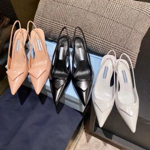 Marcas de lujo Zapatos de vestir Sandalia Tacones altos Tacón bajo Zapatos de tacón de cuero cepillado negro Charol blanco negro 35-42