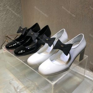 Marques de luxe Paris Vintage talons hauts Mary Jane chaussures pour femmes 2024 escarpins à plate-forme en cuir verni femme perles chaîne d'arc chaussures à talons épais femme Chanes avec boîte