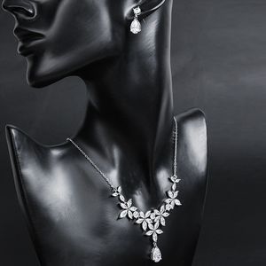 Ensemble de bijoux de luxe couleur argent mariée pour femmes mode collier de mariage en cristal boucles d'oreilles ensemble cadeau de fête de bal de noël