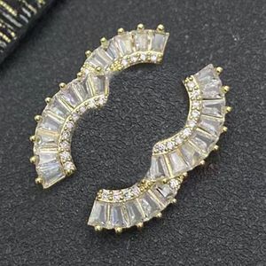 Luxe brochespelden Damesbroches 18K vergulde designer merkletters Ingelegde kristallen sieraden Pin Populair Trouwen Bruiloft Kerstcadeau