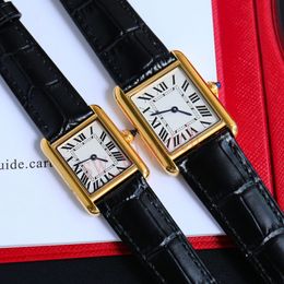 Luxury Business Cuir Mens and Womens Watch Designer Watch Quartz Mouvement Fashion Fashion High Quality Classic Square Watch 25 mm 27 mm Sapphire imperméable Watch