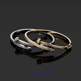 Bracelet de tournevis de concepteur de pneus de voiture de luxe Mode Hip Hop Classique Boucles d'oreilles en forme de clou en forme de zircon Bracelet INS Network Hot Push Gold Austr ont une boîte d'origine