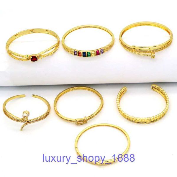 Neumáticos de automóvil de lujo Diseñador Destornillador Pulsera Moda Moda y alta gama con incrustaciones de diamantes Hebilla de cinturón en forma de serpiente para mujer ins nich Tener caja original