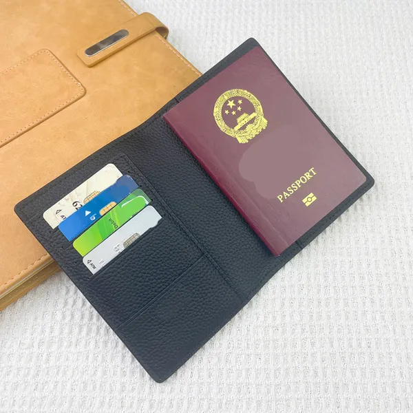 Porte-cartes de luxe Couverture de passeport design Étui de protection pratique pour passeport Sac de rangement pour carte de passeport Billet d'avion Clip pour passeport