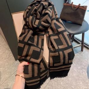 Écharpe en cachemire de luxe concepteur femmes haut de gamme automne et hiver épaissi chaud extérieur grille style châle bavoir mode foulards classiques