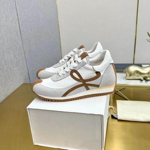 Luxe vrijetijdsschoenen Flow Runner Echt leer Suède Comfortabele joggingschoenen Heren Nylon Ademende antislip rubberen zool Sneakers Beste kwaliteit Unisex schoenen 05