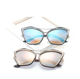 Luxury Cat Eye Sunglasses Femme Fashion Design Retro Vintage Sun Glassements Femme Femme Lunettes de soleil pour spectacle DF6459925213