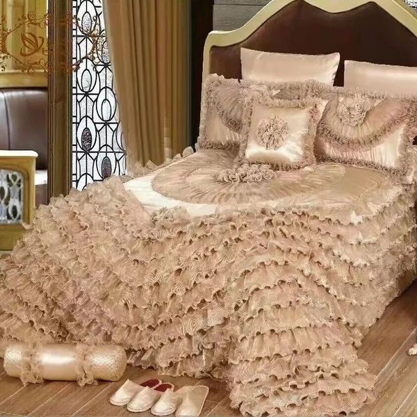 Luxe Champagne Style de mariage Jacquard stéréoscopique dentelle couvre-lit jupe Shett couverture ensemble taies d'oreiller 240112