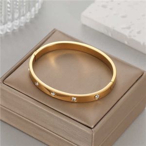 Bracelet de luxe Bracelet Luxury High Sense Couple minoritaire Design de mode populaire Fonction avec des bracelets originaux de charrette