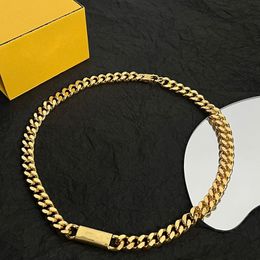 Luxe Charme Sieraden Gouden Hanger Eenvoudige Veelzijdige Cirkel Holle Letterstijl Tweekleurig Laagontwerp Elegante Modeontwerper Prachtige Sfeerketting