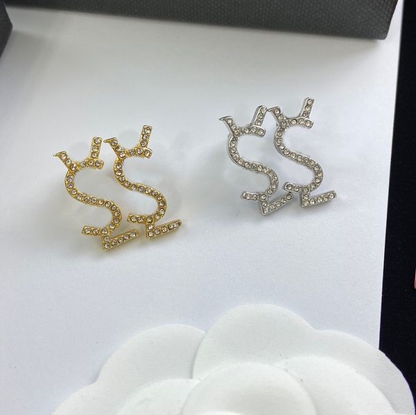 Bijoux de charme de luxe Femmes Designer Boucle d'oreille Full Diamond S Goujons d'oreille Créateurs de mode Party Hoops Y Boucles d'oreilles Lettre Marque Or Argent Stud