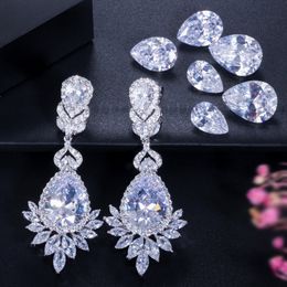 Encanto de lujo gota de agua diseñador de aretes de diamantes para mujer fiesta de bodas White Ruby Sapphire AAA Cubic Zirconia Sudamericano Cobre Novia Pendientes de compromiso