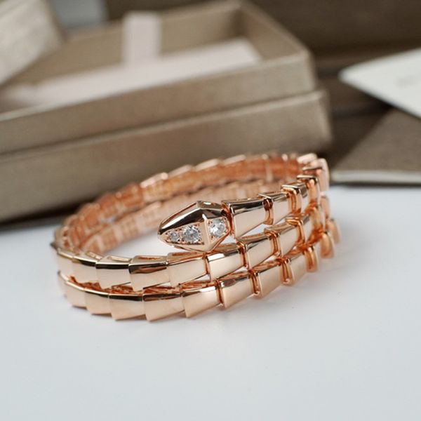 Charme de luxe Femmes Bijoux Bracelet en or avec double anneau en forme de serpent incrusté de strass et conception de ligne délicate Mode Designer haut de gamme Exquis Lady Bracele