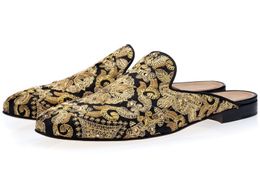 Gratis verzending luxe Chinese mannen lederen loafers flats handwerk gele borduurbloemen jurk schoenen homecoming slippers sandalen 39-46 02