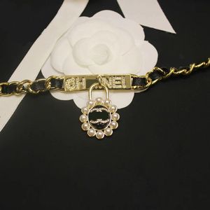 Luxury Classic 18k Gold plaqué Collier Fashion Bijoux Pendants Colliers Rétros Colliers de mariage en cuir rétro